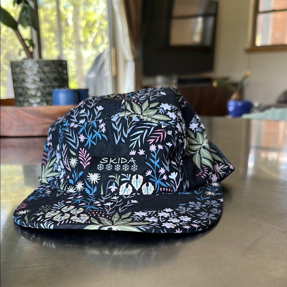 Skida brim hat